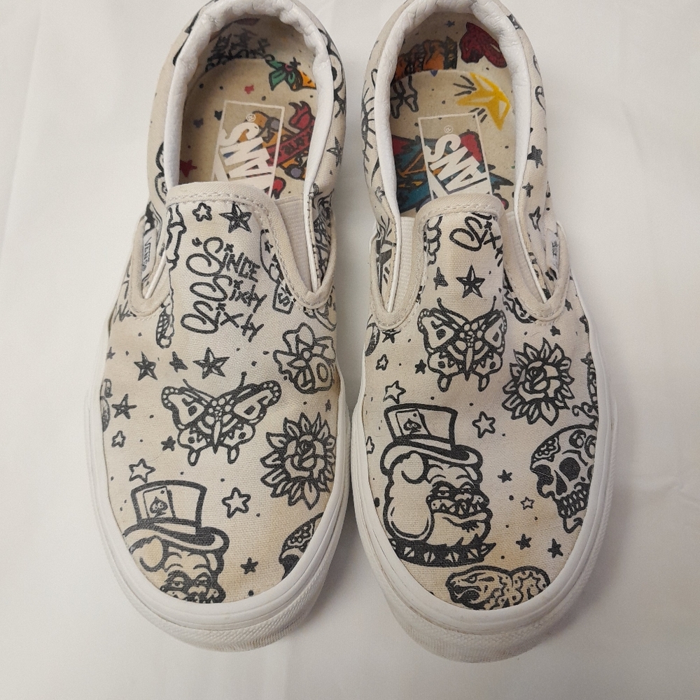 Vans slides. Men or woman slides. Skeleton,  graffiti pattern